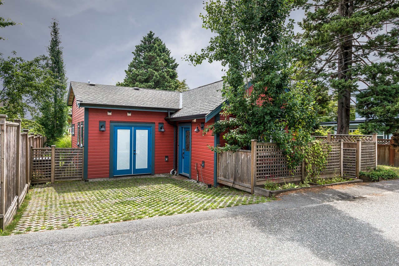 328 20th St E - Photo 2 of 34