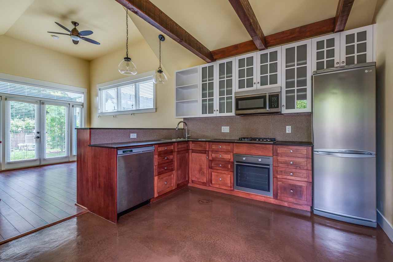 328 20th St E - Photo 3 of 34
