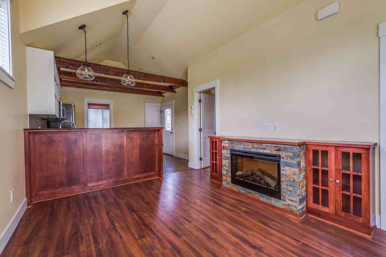 328 20th St E - Photo 5 of 34
