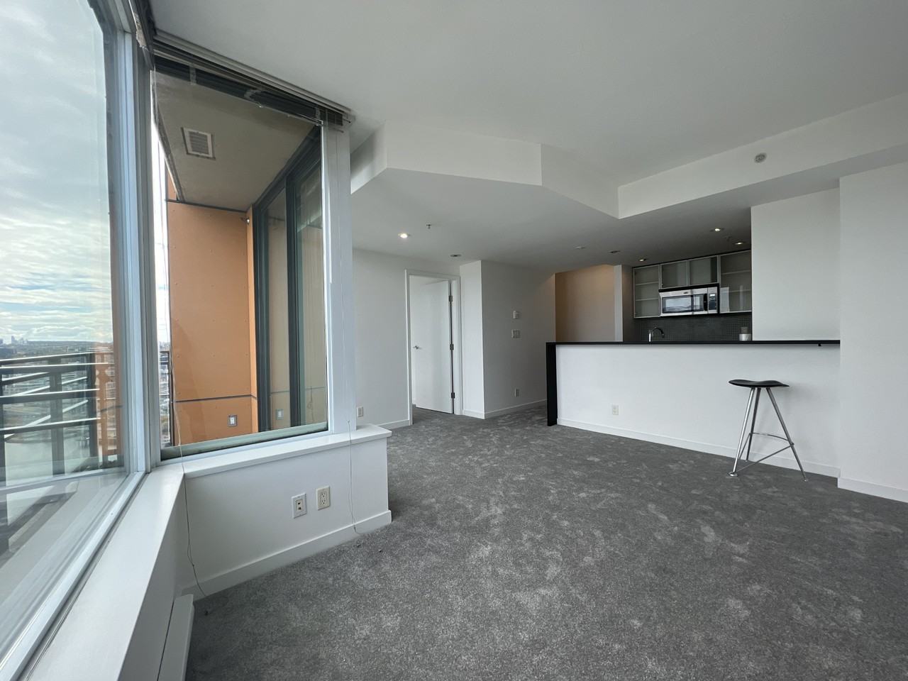 33 Smithe St #3301 - Photo 2 of 10
