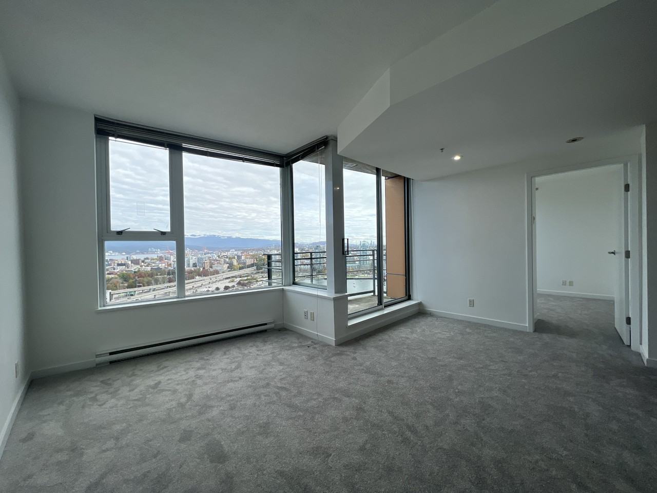 33 Smithe St #3301 - Photo 3 of 10