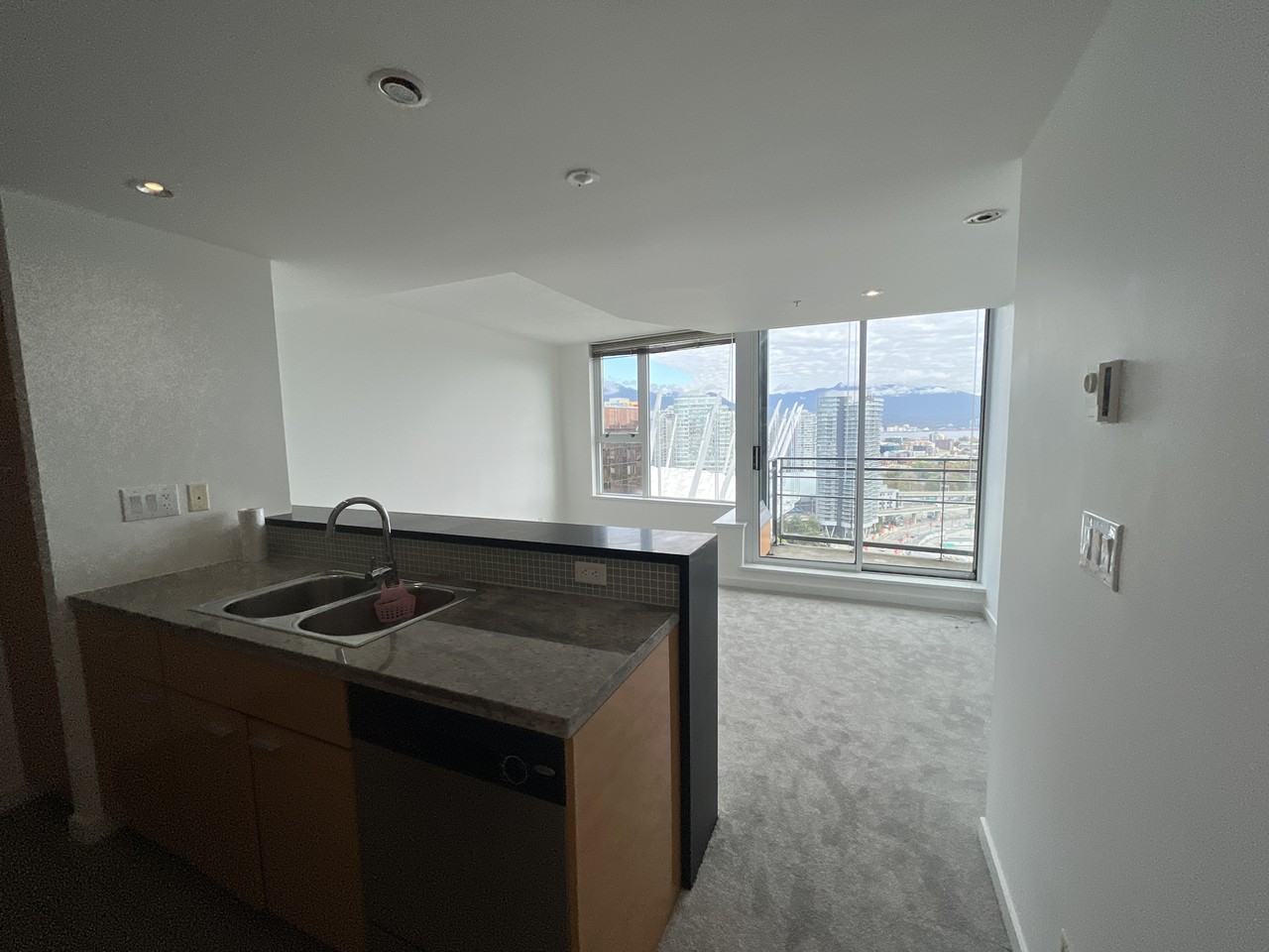33 Smithe St #3301 - Photo 4 of 10