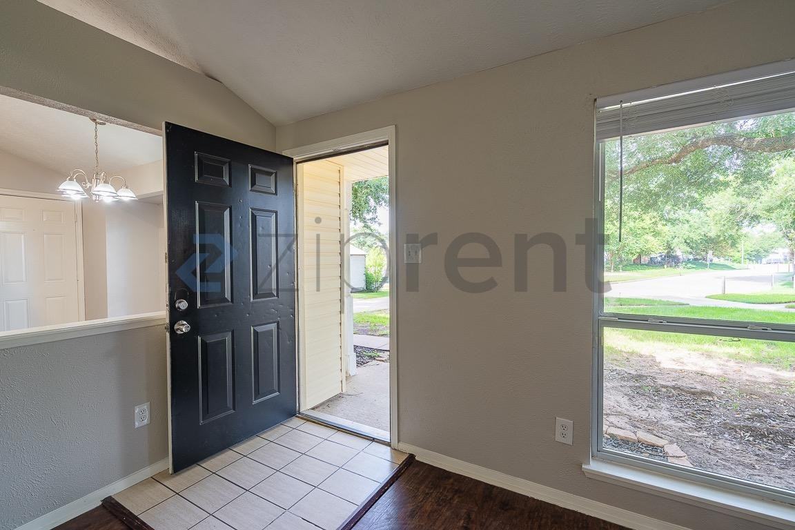 24022 Four Sixes Ln - Photo 4 of 22
