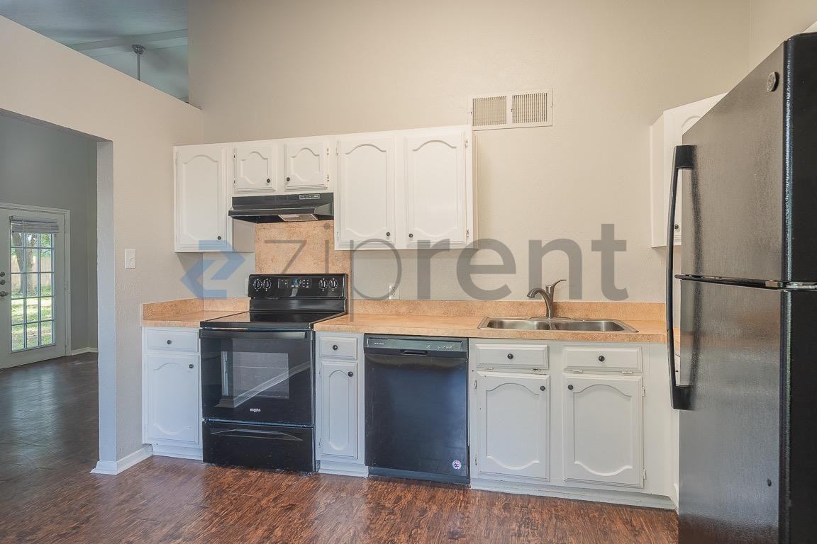 24022 Four Sixes Ln - Photo 7 of 22