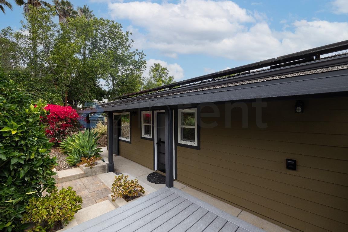 1789 Montgomery Dr - Photo 4 of 15
