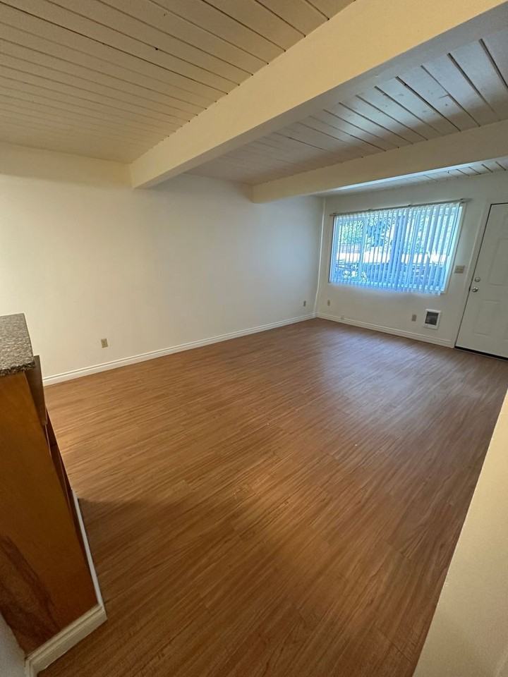 755 Nw 3rd St #13 - Photo 4 of 11