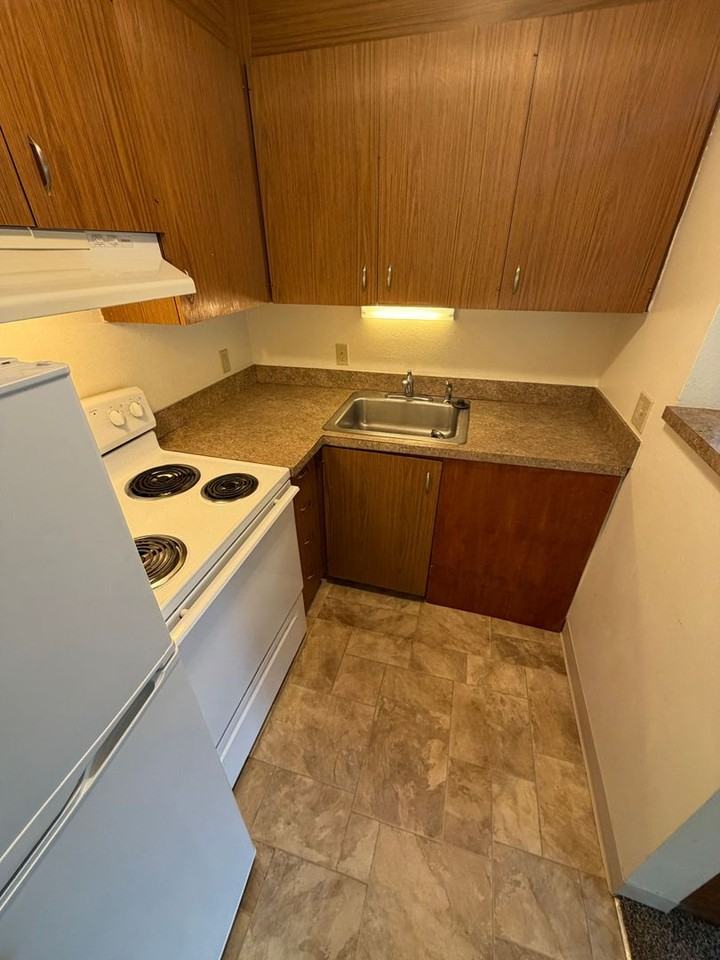 755 Nw 3rd St #13 - Photo 5 of 11