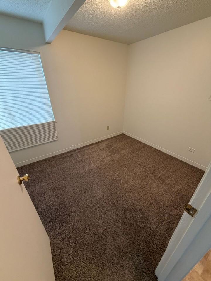 755 Nw 3rd St #13 - Photo 6 of 11