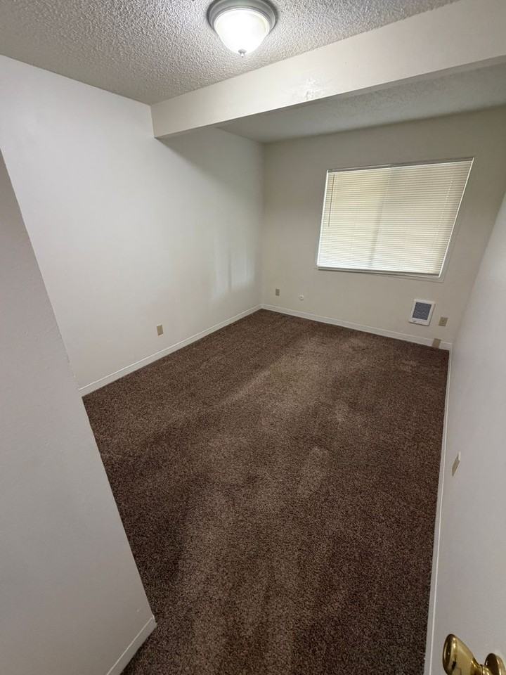 755 Nw 3rd St #13 - Photo 7 of 11