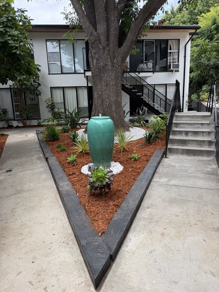 The Claire Manor Apts - Photo 6 of 7