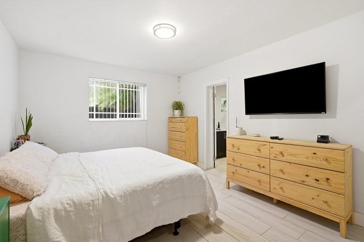 1208 North 31st Avenue - Photo 3 of 8