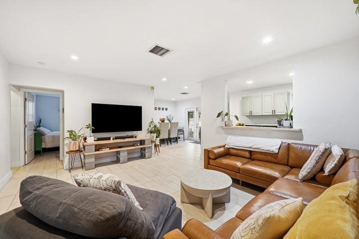 1208 North 31st Avenue - Photo 6 of 8