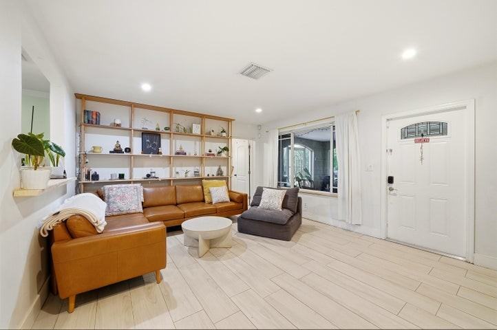 1208 North 31st Avenue - Photo 7 of 8