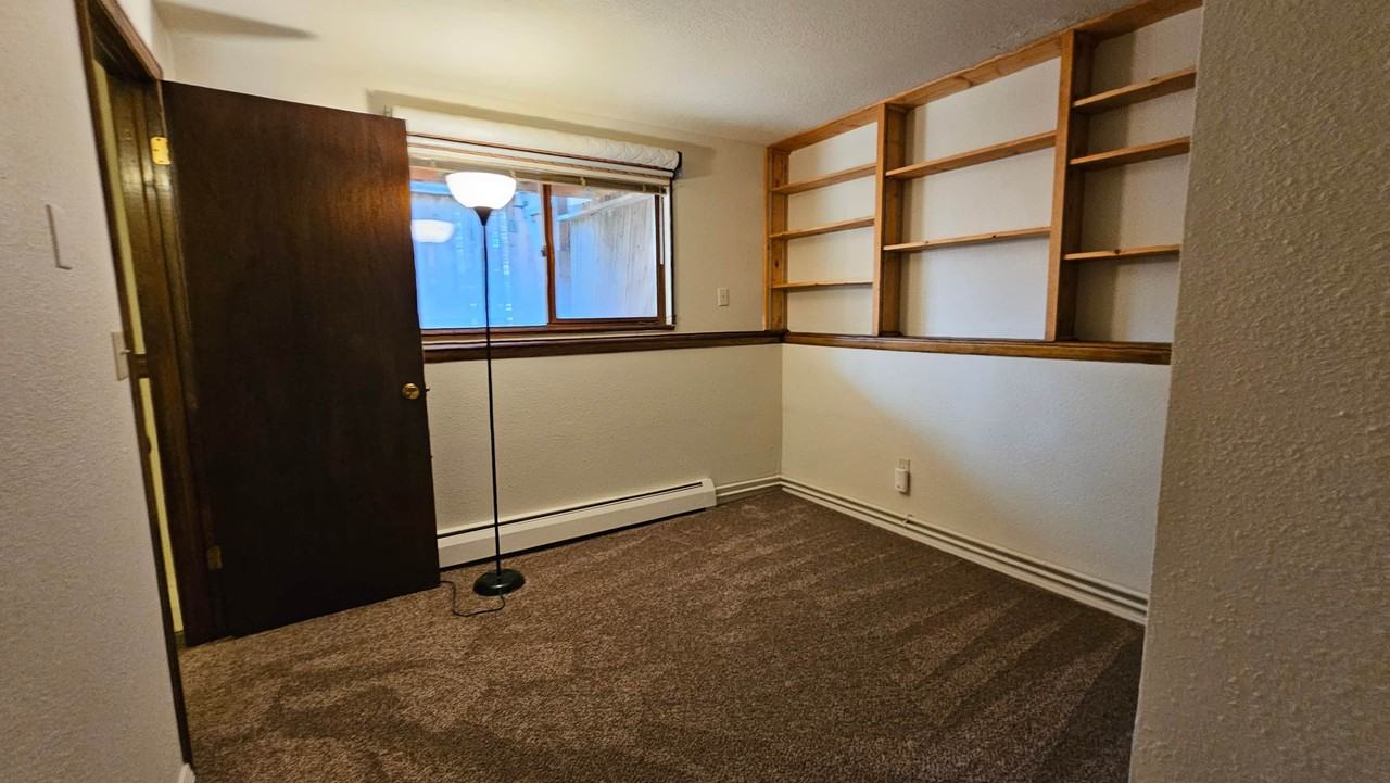315 N Walnut St - Photo 3 of 22