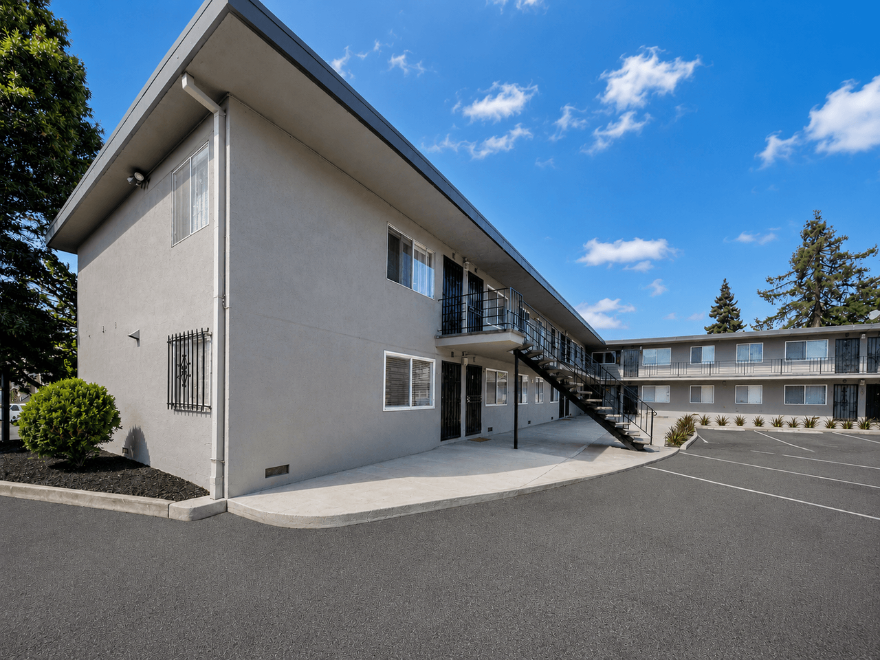 Diamond Haus - Photo 4 of 16