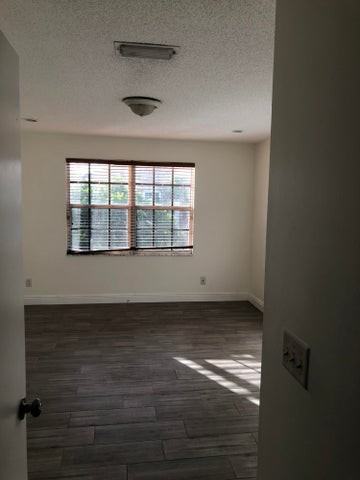401 Southwest 120th Avenue - Photo 5 of 8