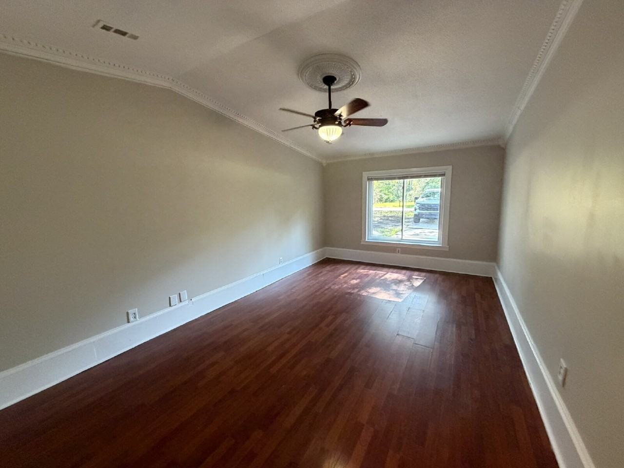 384 Pioneer Rd - Photo 3 of 12