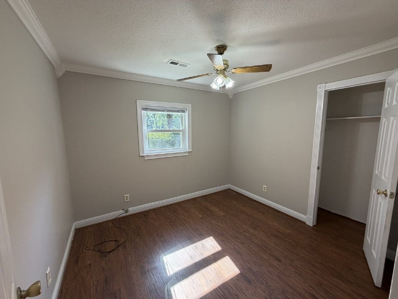 384 Pioneer Rd - Photo 5 of 12