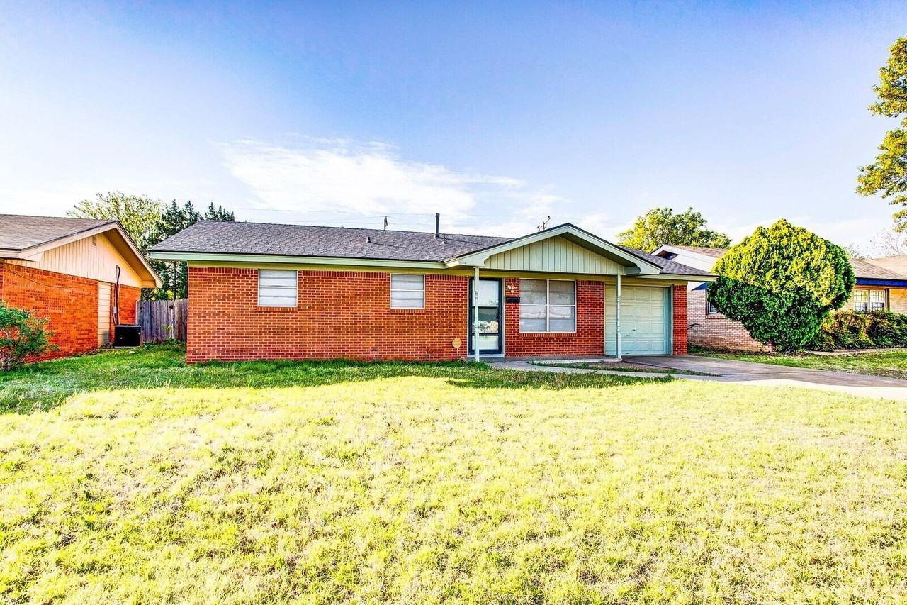 5455 6th Pl - Photo 2 of 13