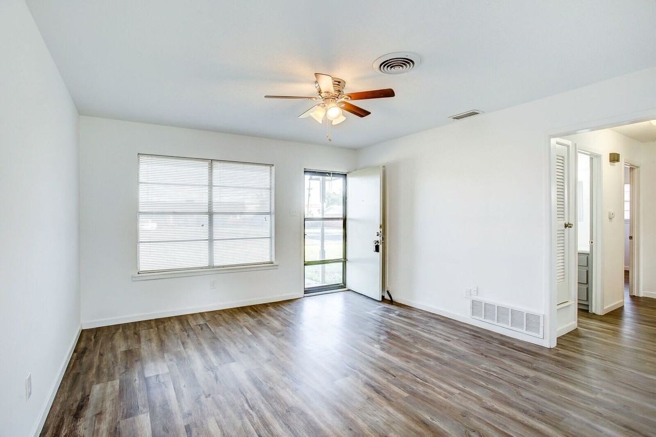 5455 6th Pl - Photo 3 of 13