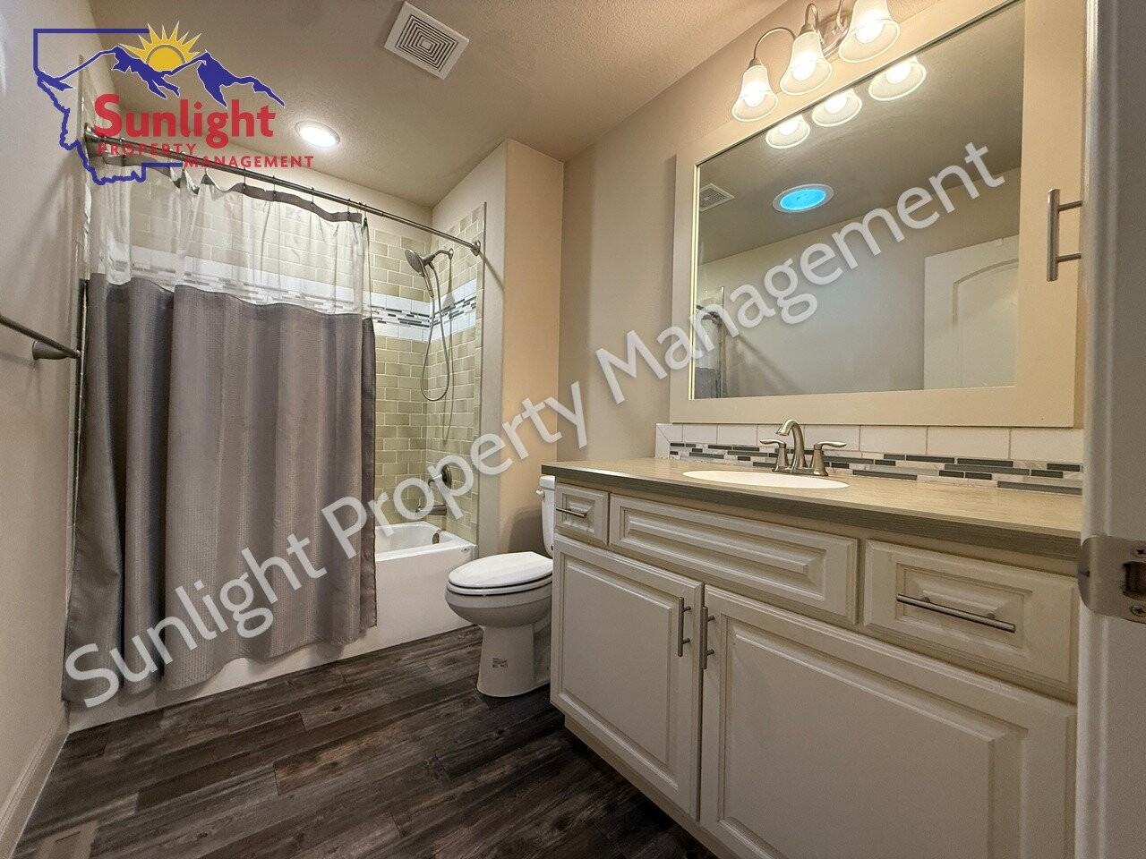 301 W 1st St #4 - Photo 6 of 10