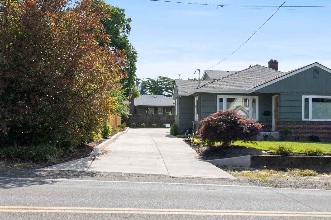 210 Se Ford St - Photo 4 of 33
