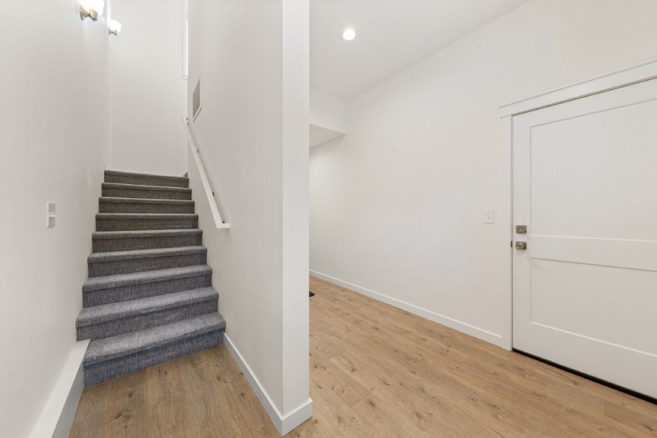 210 Se Ford St - Photo 6 of 33