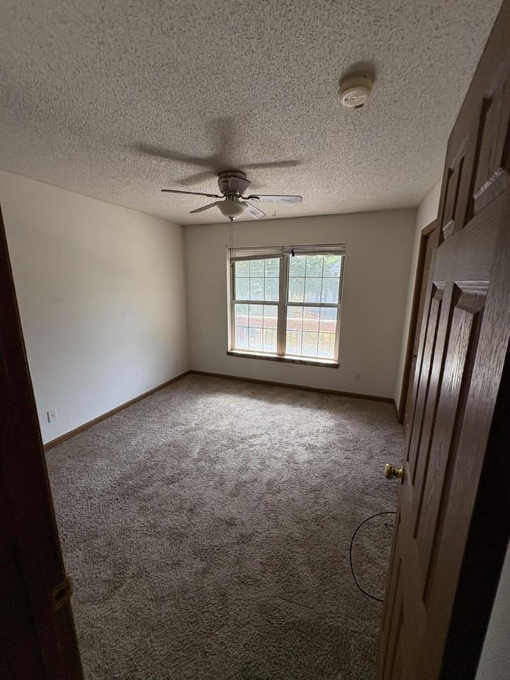 1602 Paris Rd #6 - Photo 4 of 11