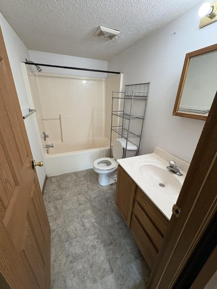 1602 Paris Rd #6 - Photo 5 of 11