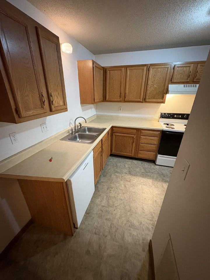 1602 Paris Rd #6 - Photo 7 of 11