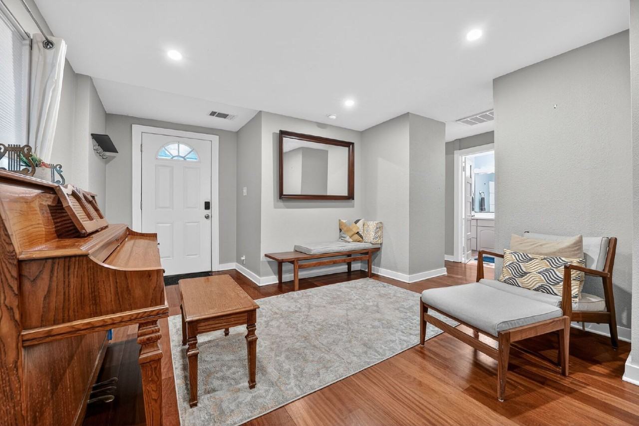4525 Avenue B - Photo 5 of 36