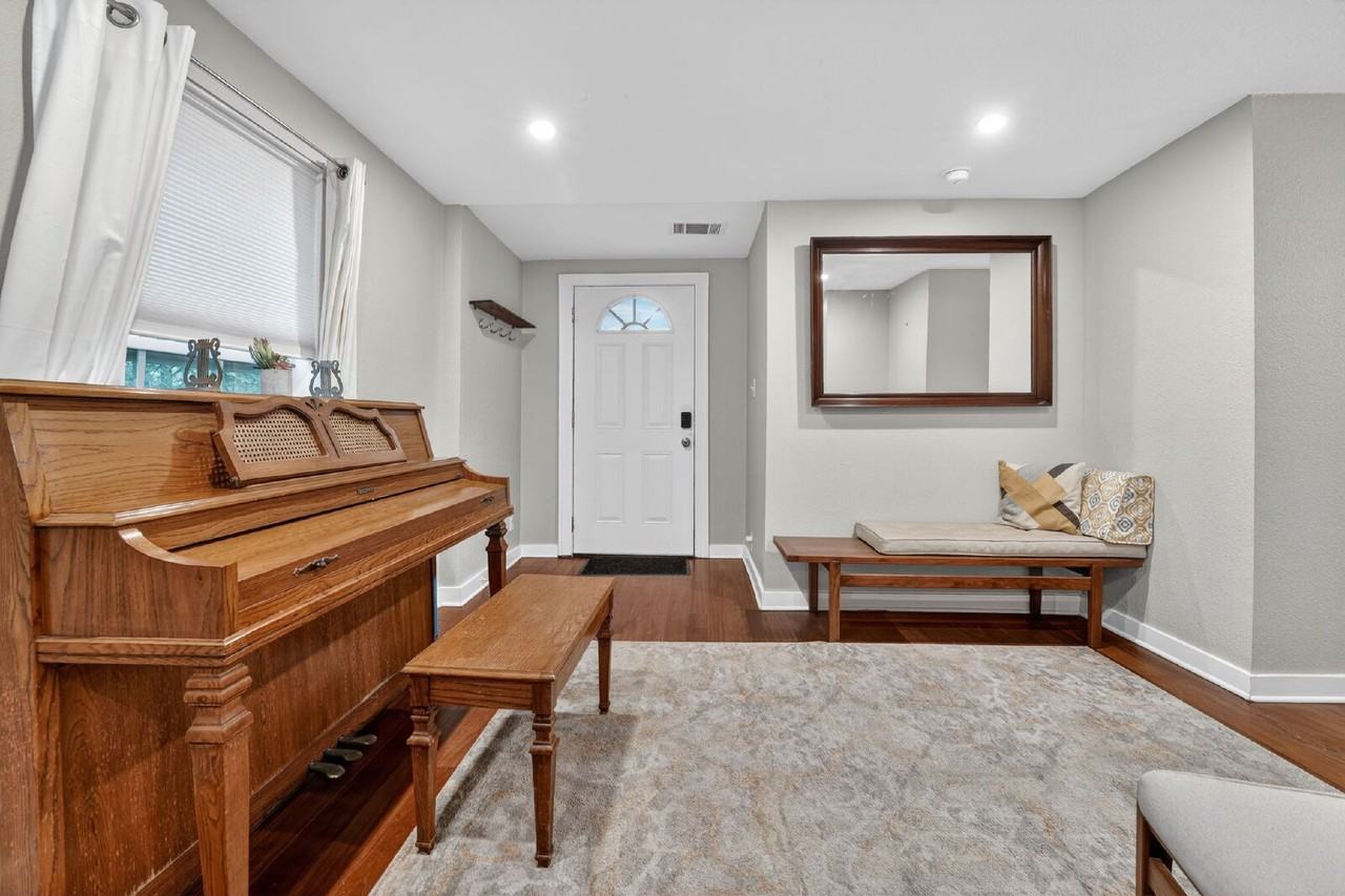 4525 Avenue B - Photo 6 of 36