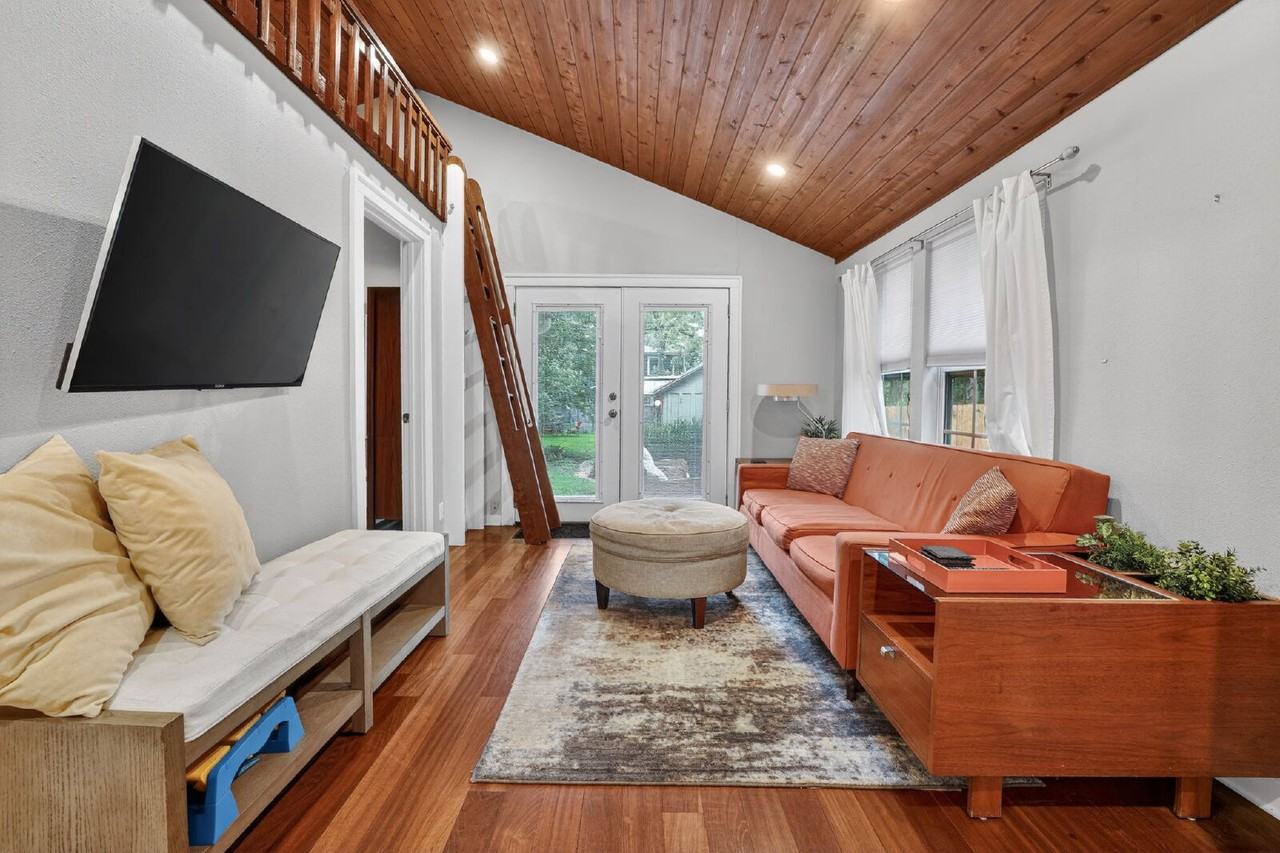 4525 Avenue B - Photo 7 of 36