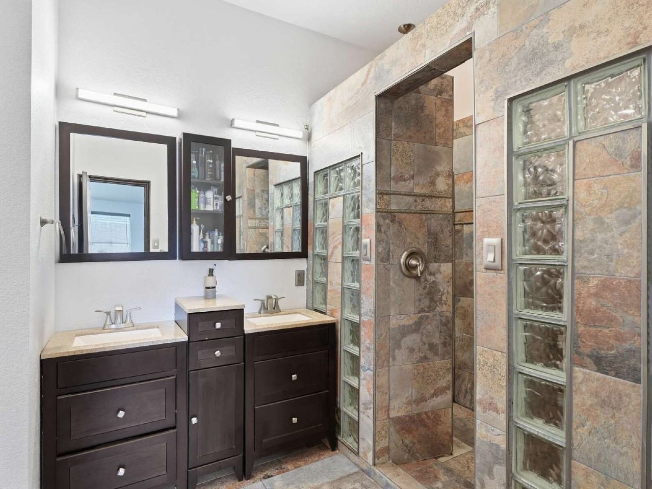 1039 Wood Brook Dr - Photo 4 of 29
