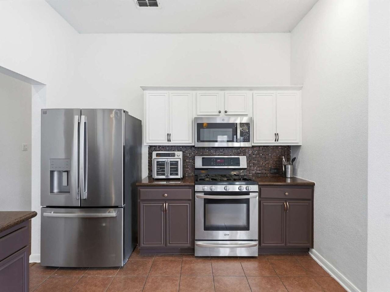 1039 Wood Brook Dr - Photo 5 of 29