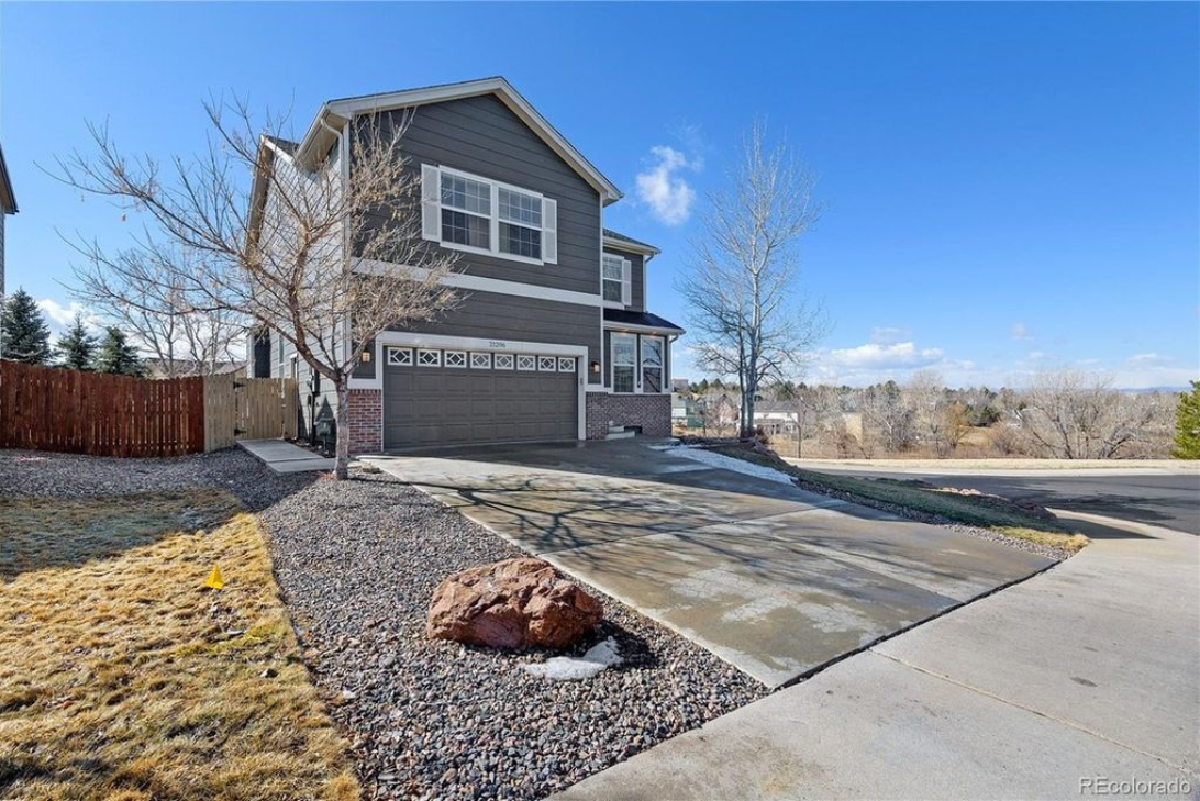 21206 Tallman Ct - Photo 3 of 37