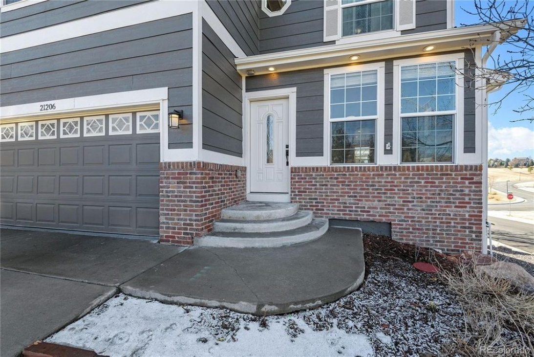 21206 Tallman Ct - Photo 4 of 37