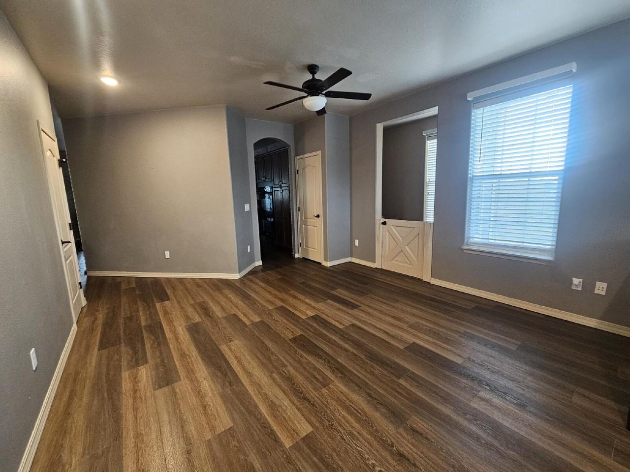 21206 Tallman Ct - Photo 6 of 37