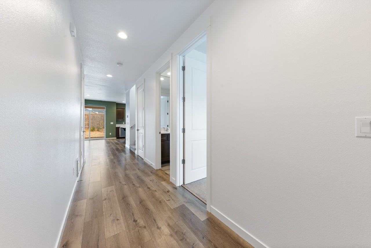 1722 N Kalapuya Pl - Photo 5 of 50