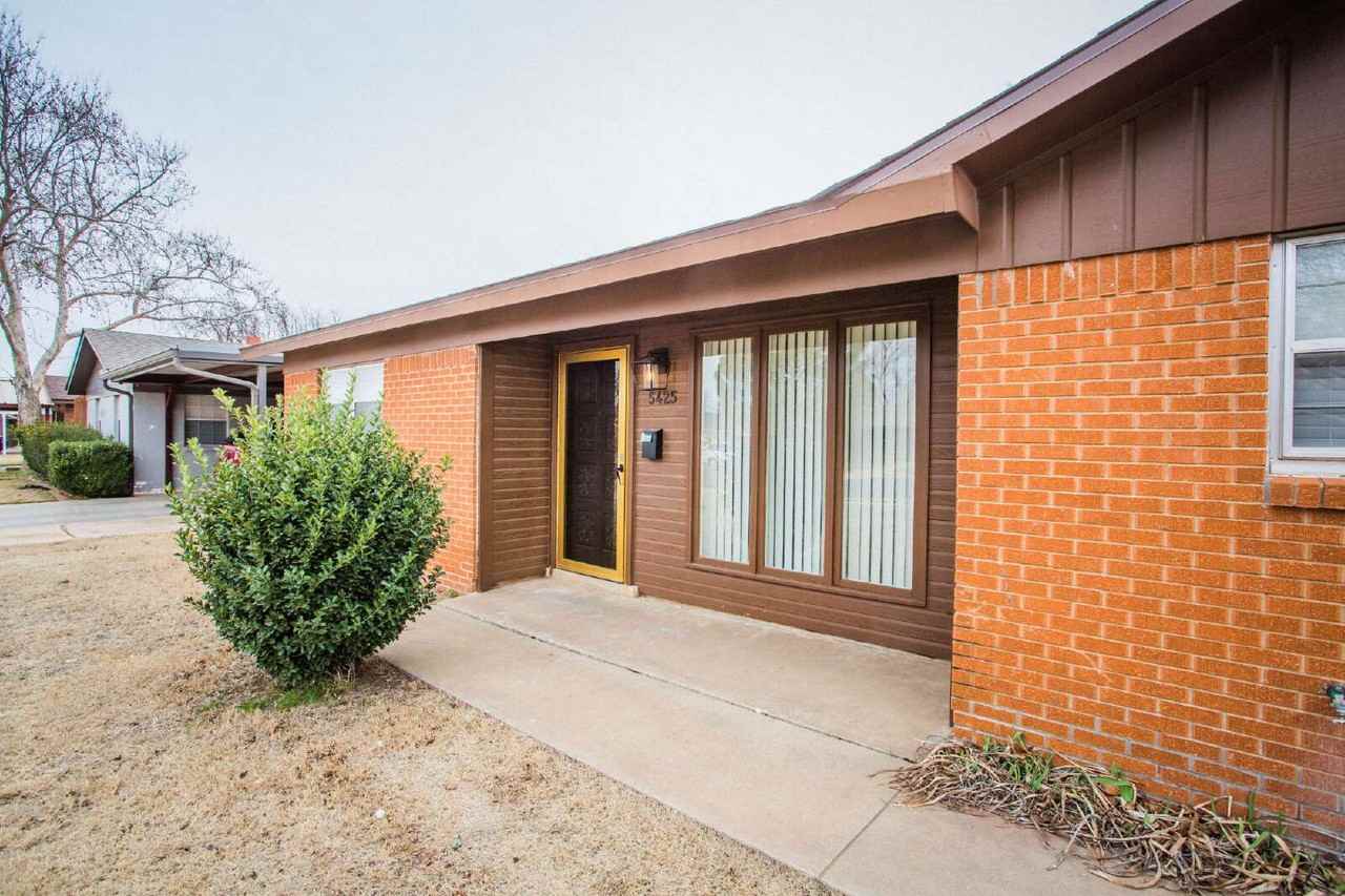5425 42nd St - Photo 4 of 33
