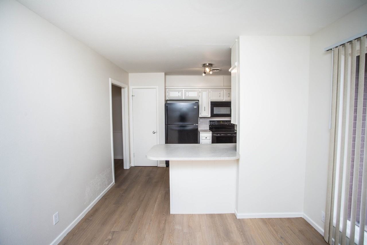 5425 42nd St - Photo 6 of 33