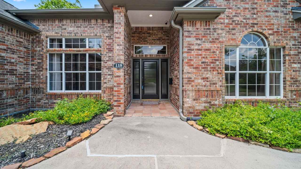 118 Hillsborough Dr W - Photo 6 of 34