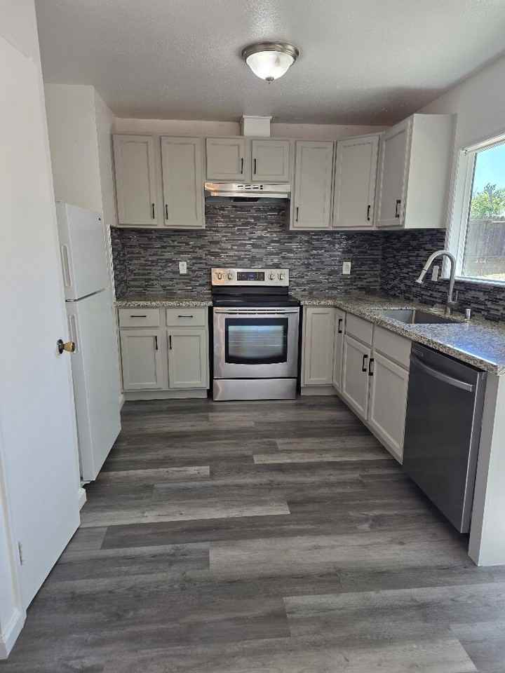 9400 Bravo Way - Photo 3 of 18