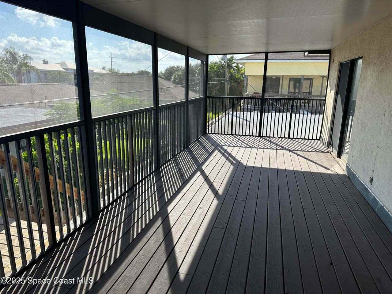 565 Jackson Ave - Photo 2 of 14