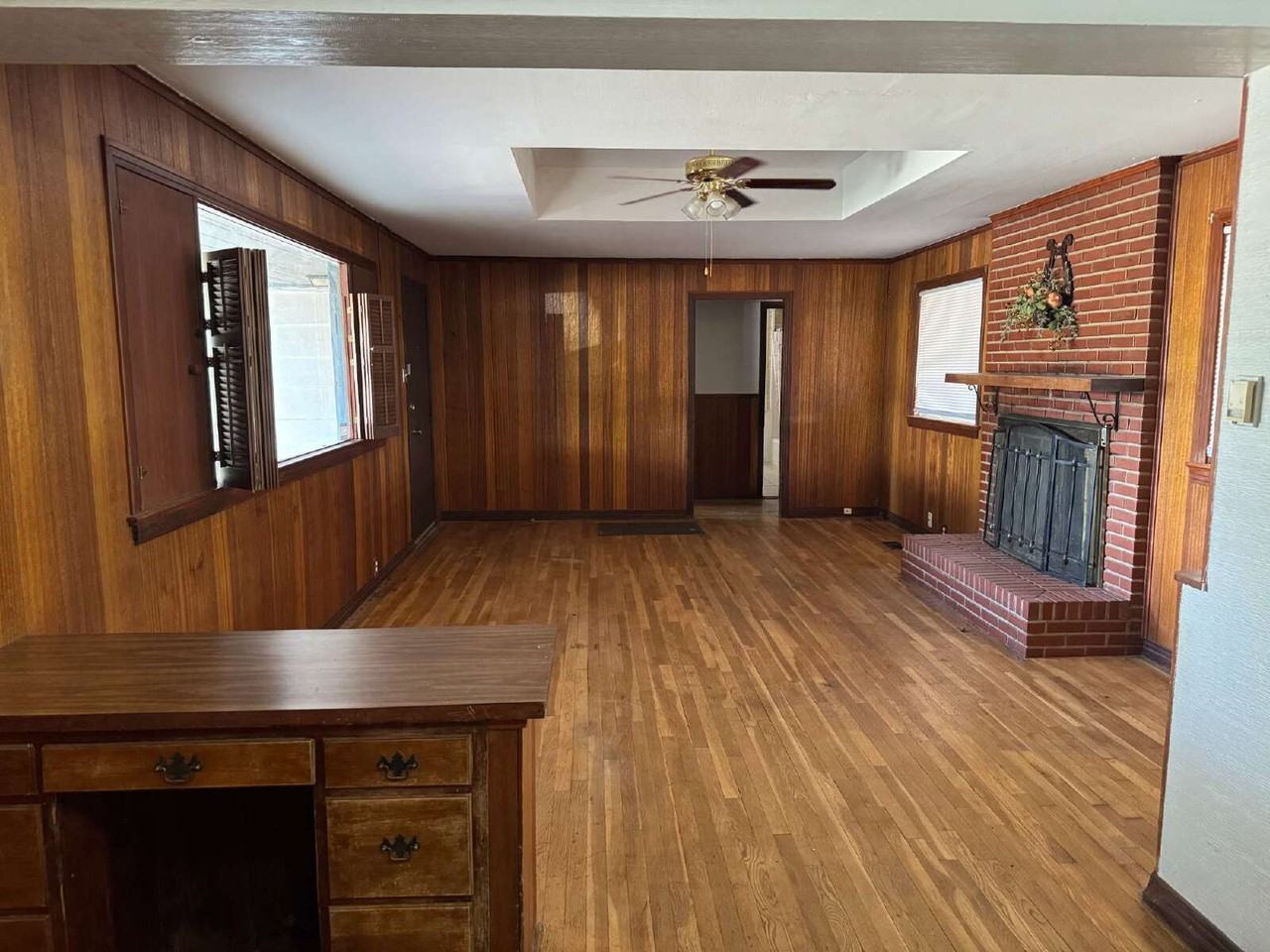 2407 33rd St - Photo 2 of 15