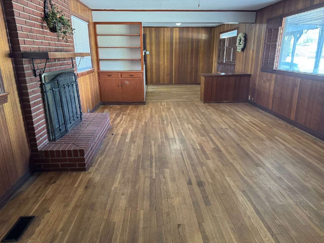 2407 33rd St - Photo 3 of 15