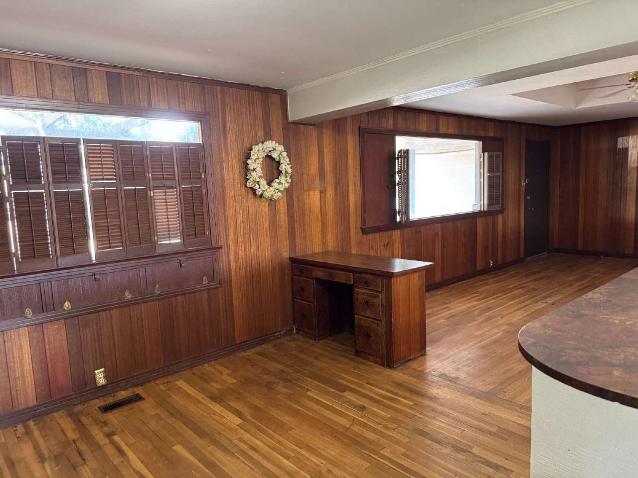 2407 33rd St - Photo 4 of 15