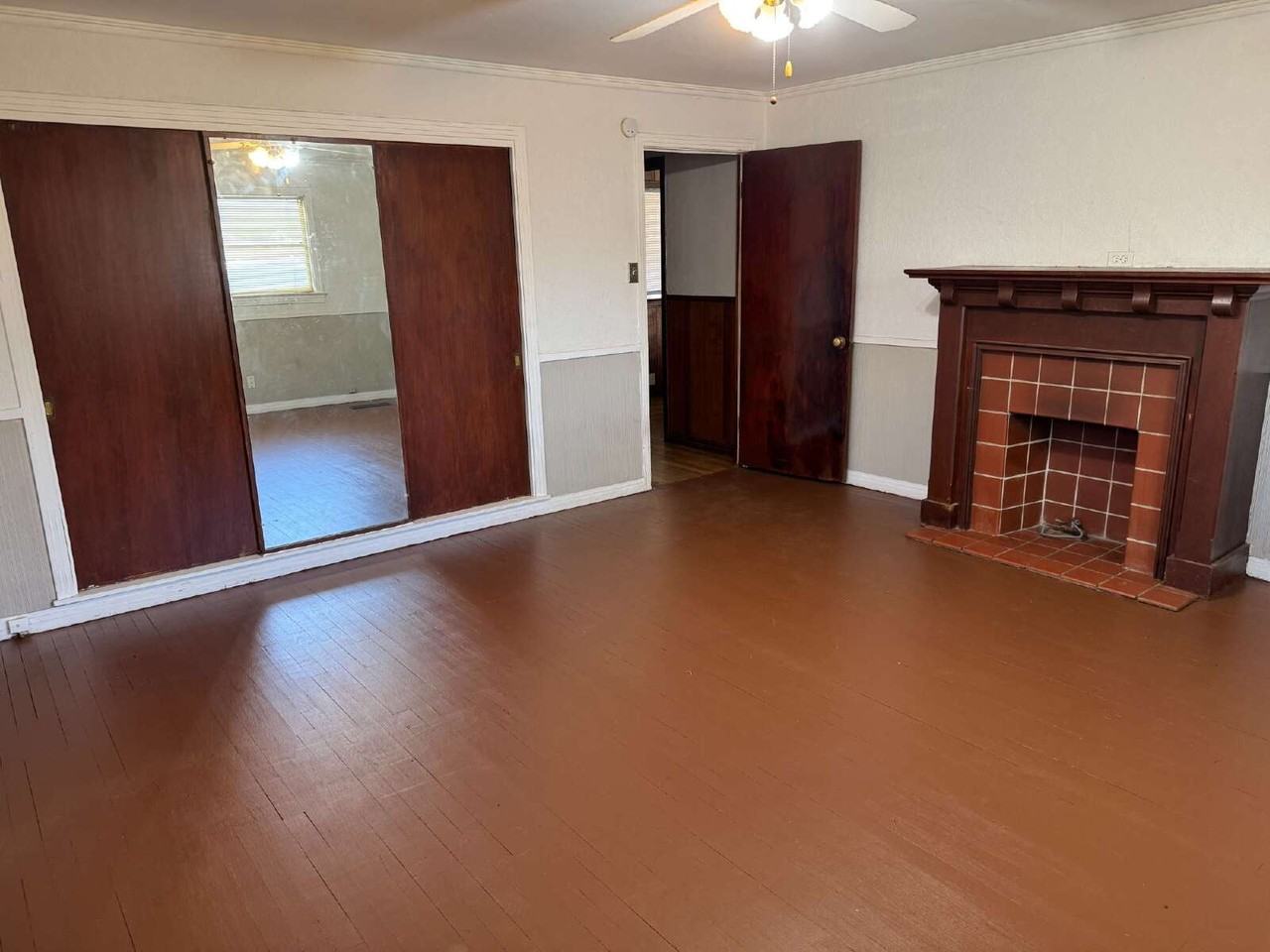 2407 33rd St - Photo 6 of 15