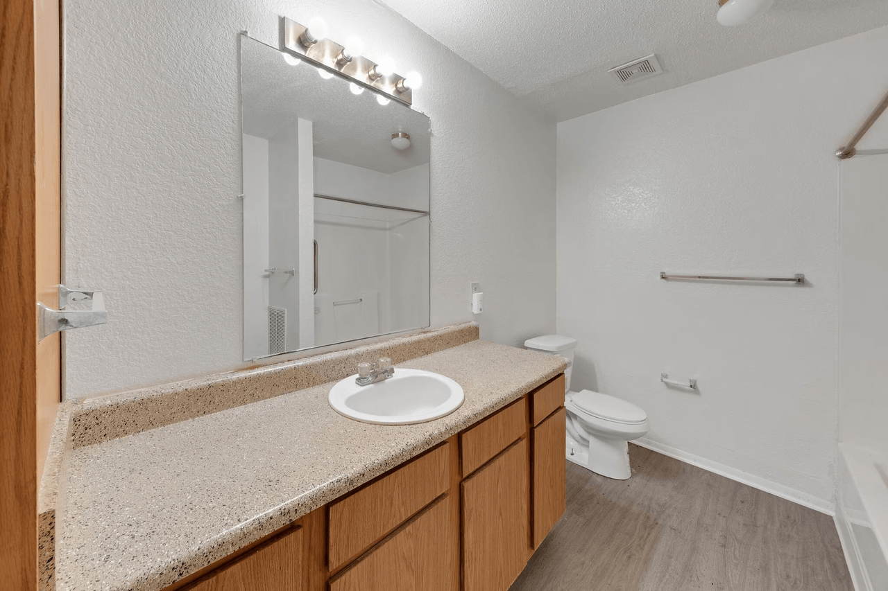 Emerald Edge - Photo 5 of 27