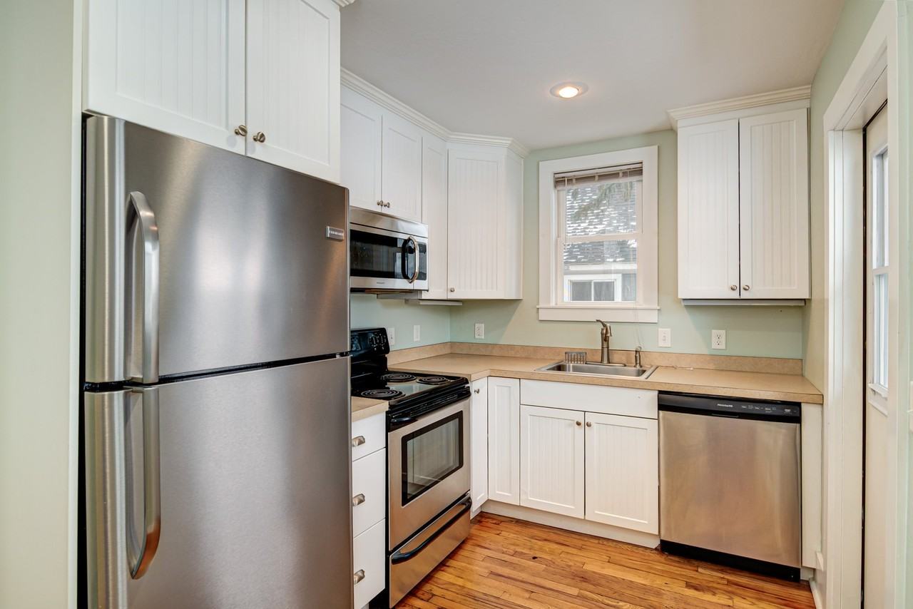 620 W 9th St #C - Photo 7 of 23